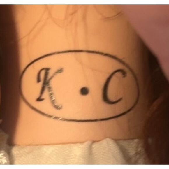 Vintage 16" K C Porcelain Doll Black Cape Bag Hat Stand Craft - Picture 4 of 4